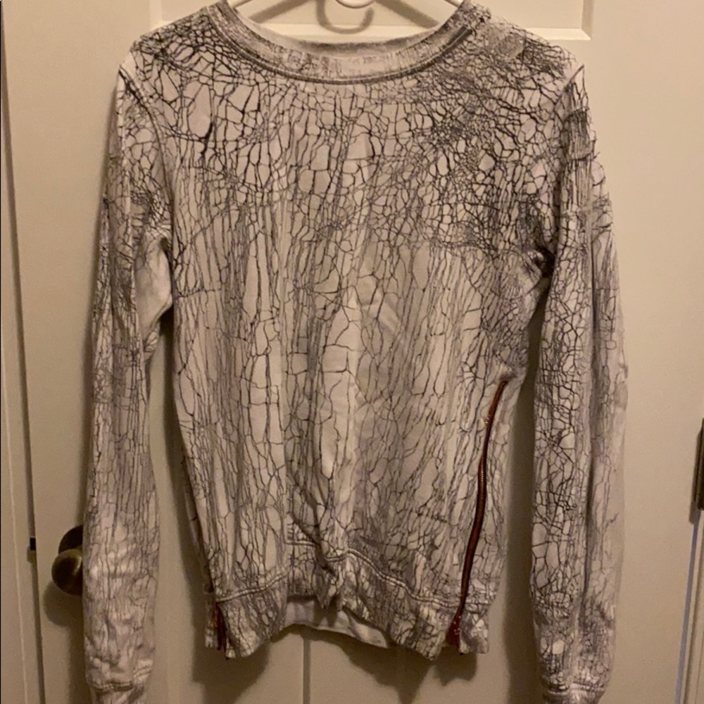 Sweatshirt with zipper details